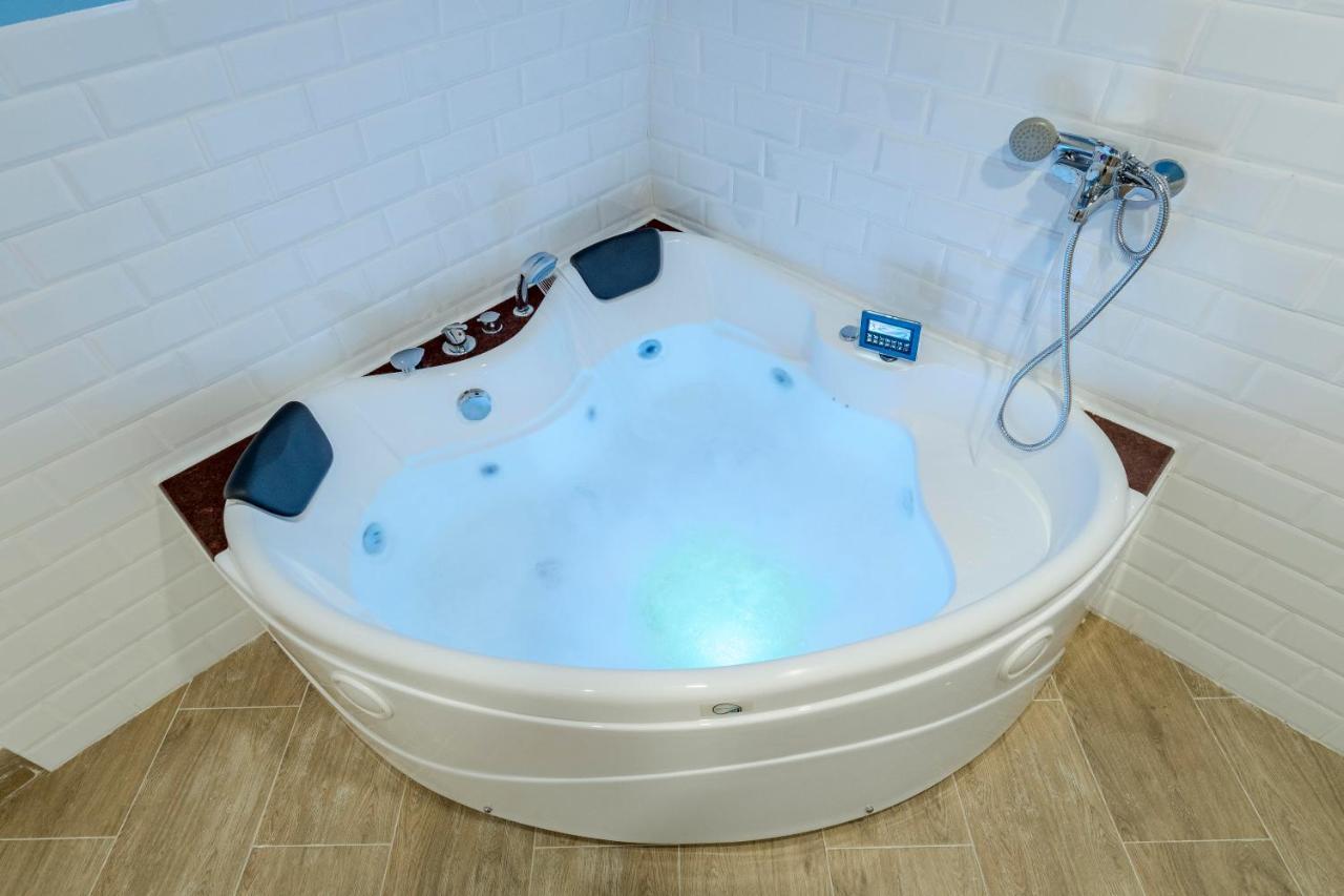 El Triangulo Del Arte - Jacuzzi Apartment Madrid Bagian luar foto