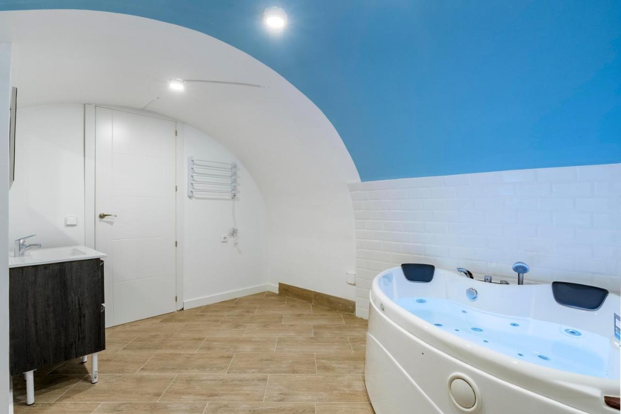 El Triangulo Del Arte - Jacuzzi Apartment Madrid Bagian luar foto