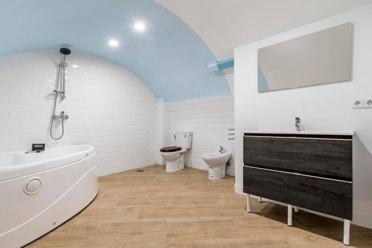 El Triangulo Del Arte - Jacuzzi Apartment Madrid Bagian luar foto