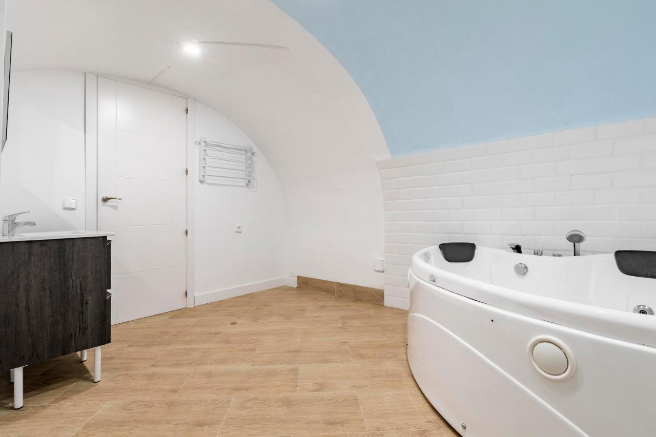 El Triangulo Del Arte - Jacuzzi Apartment Madrid Bagian luar foto